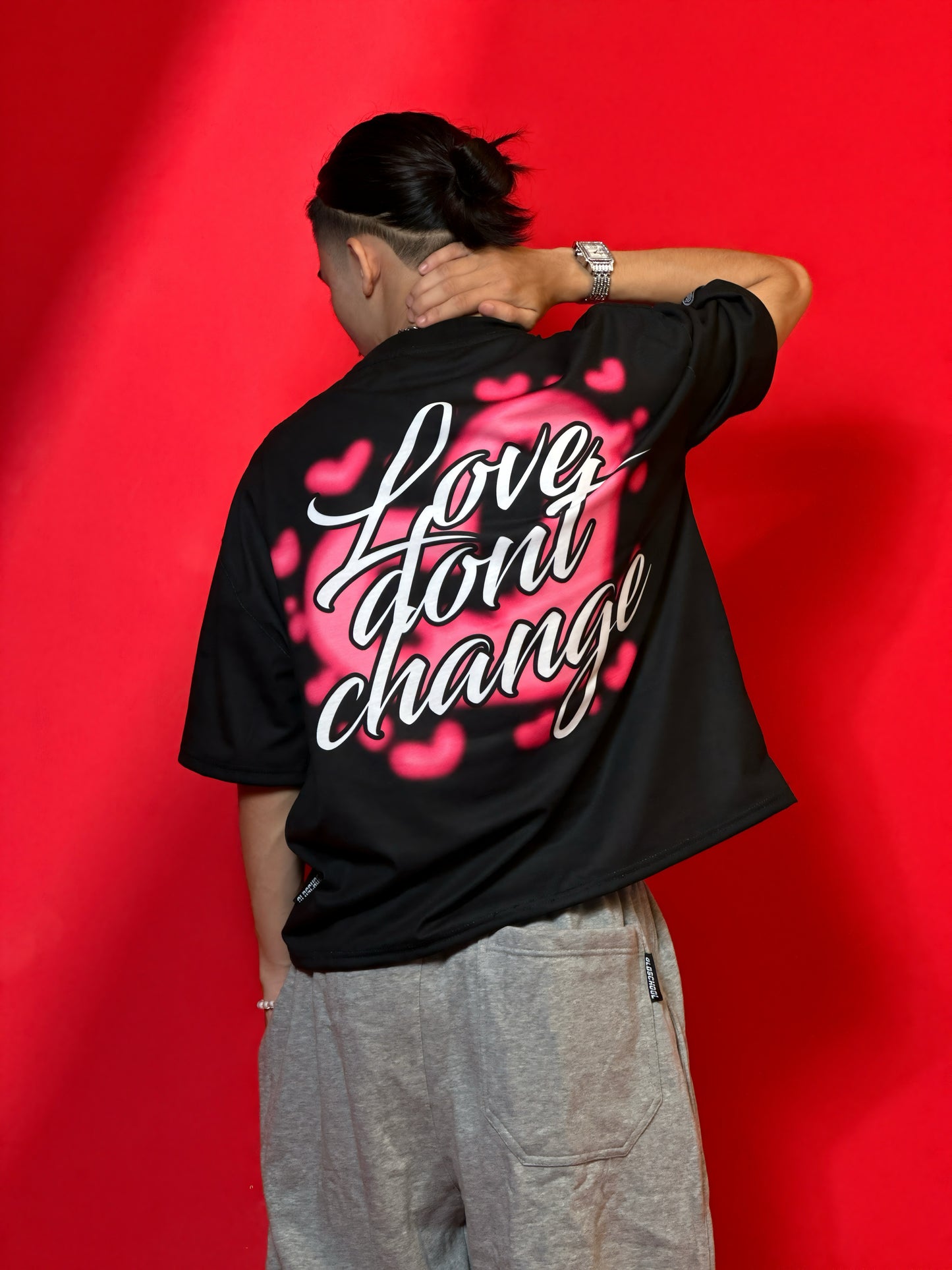 LOVE DON'T CHANGE TEE (BLACK)
