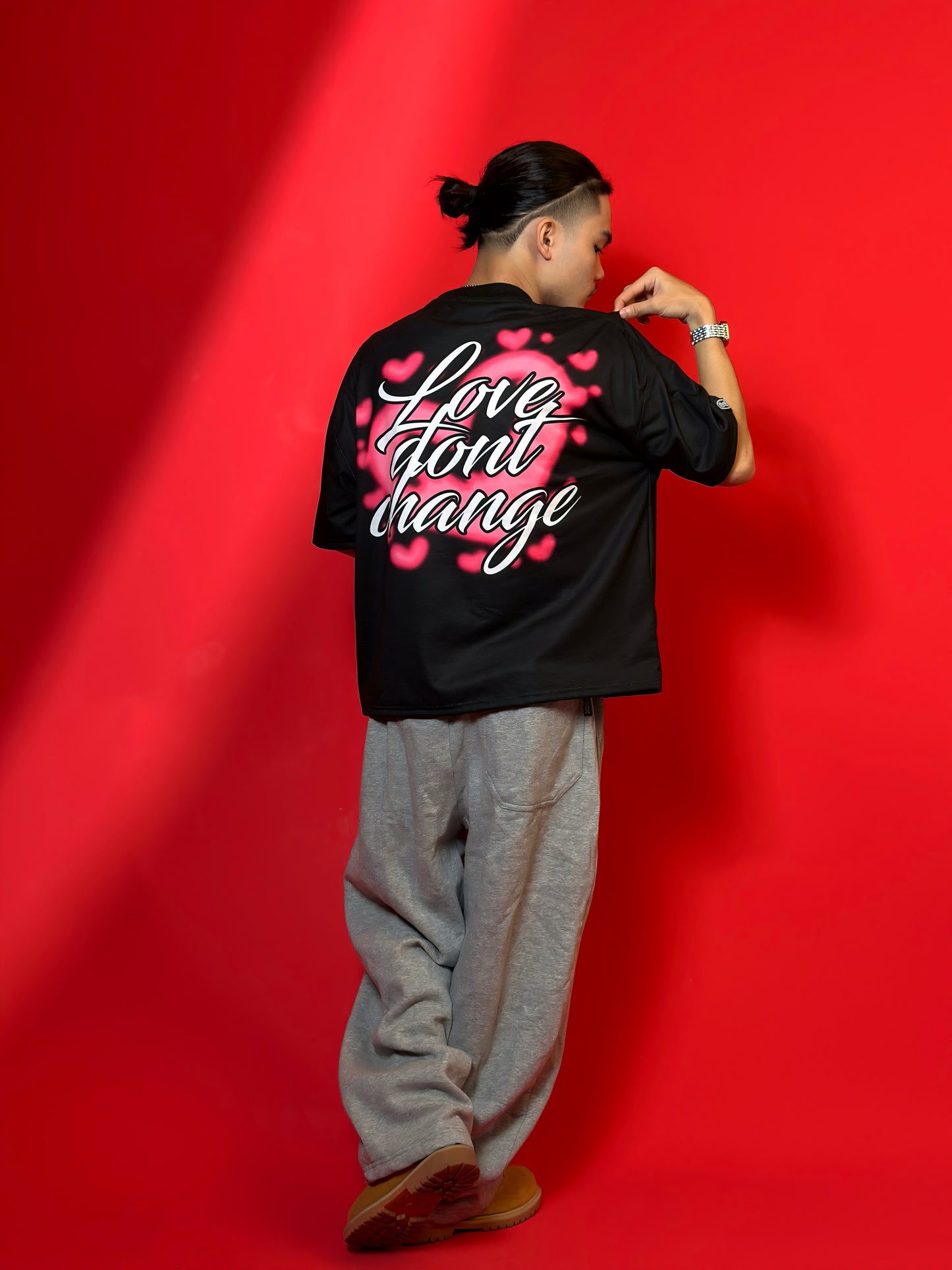 LOVE DON'T CHANGE TEE (BLACK)