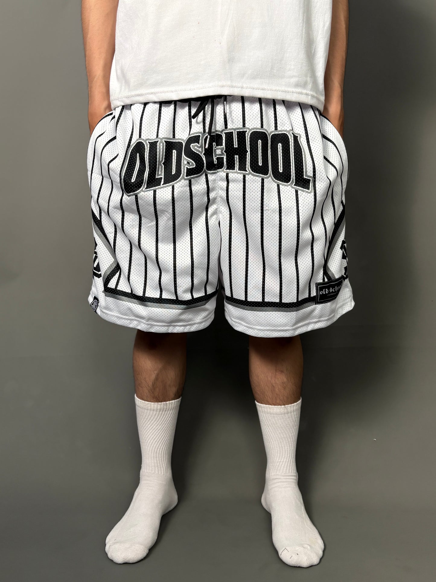 MONO PINSTRIPE MESH SHORT