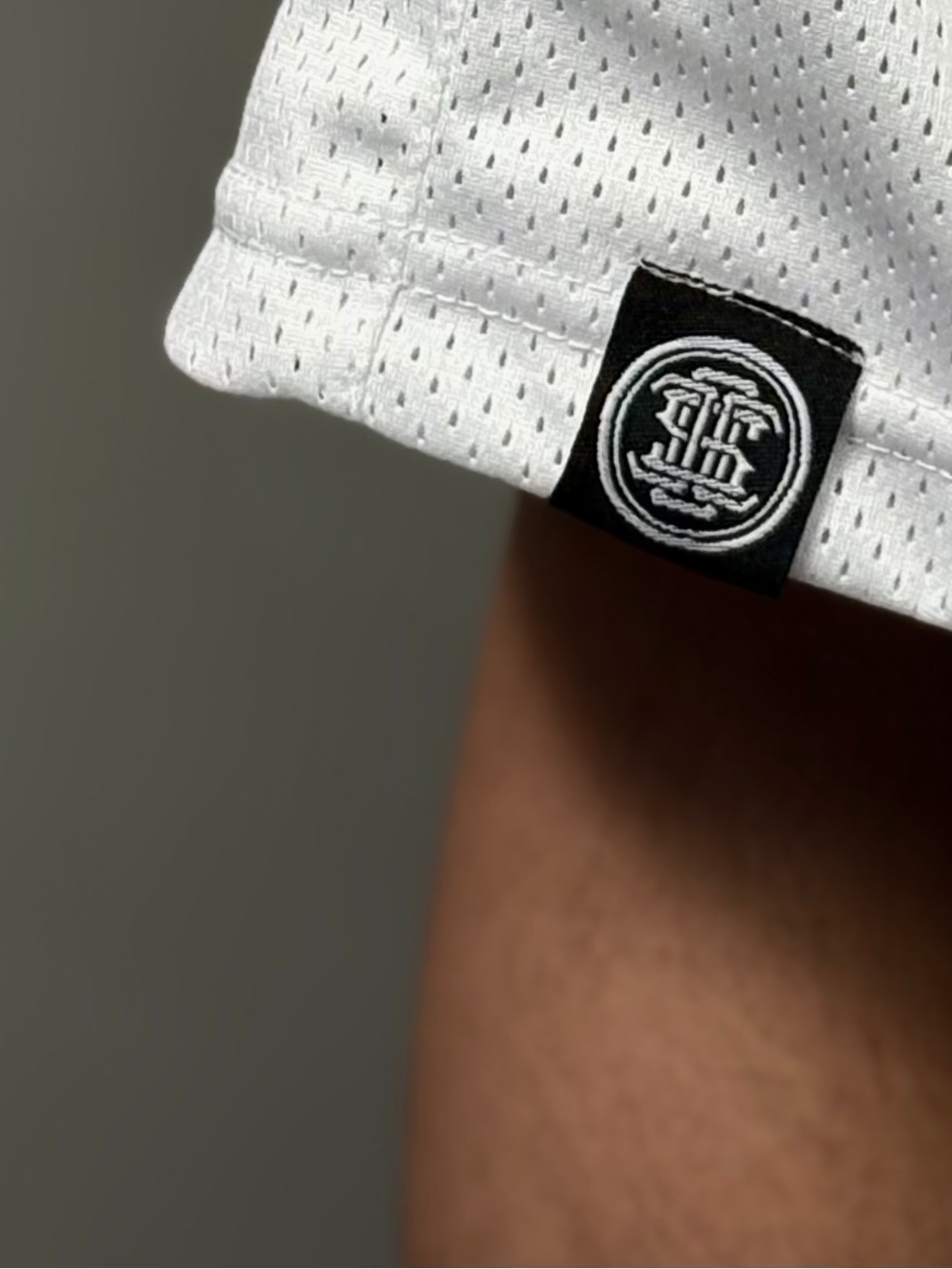 MONO PINSTRIPE MESH SHORT